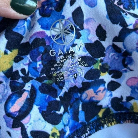 GAIAM Women's Colorful Blue and Purple Hues Floral Yoga Pants Size XS - Picture 2 of 6